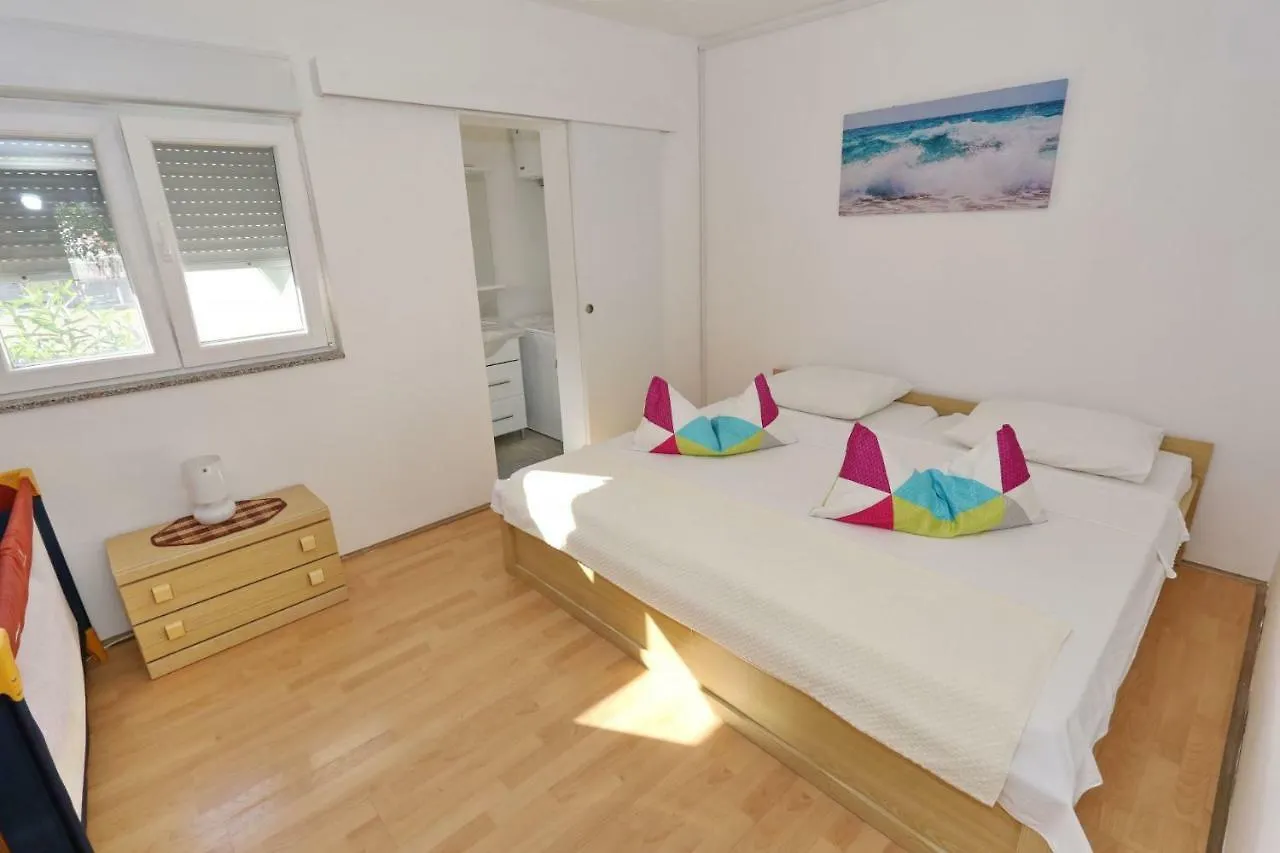Villa Neyla Vir Apartment