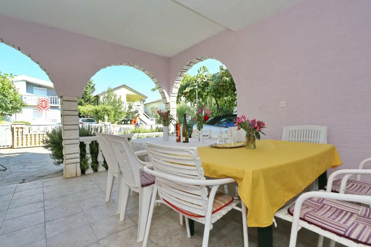 Villa Neyla Vir Apartment