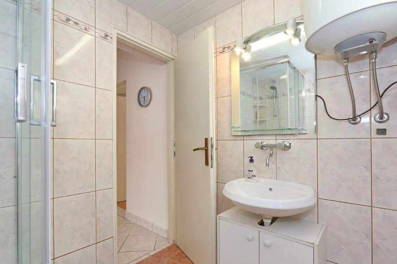 Villa Neyla Vir 0*,  Croatia