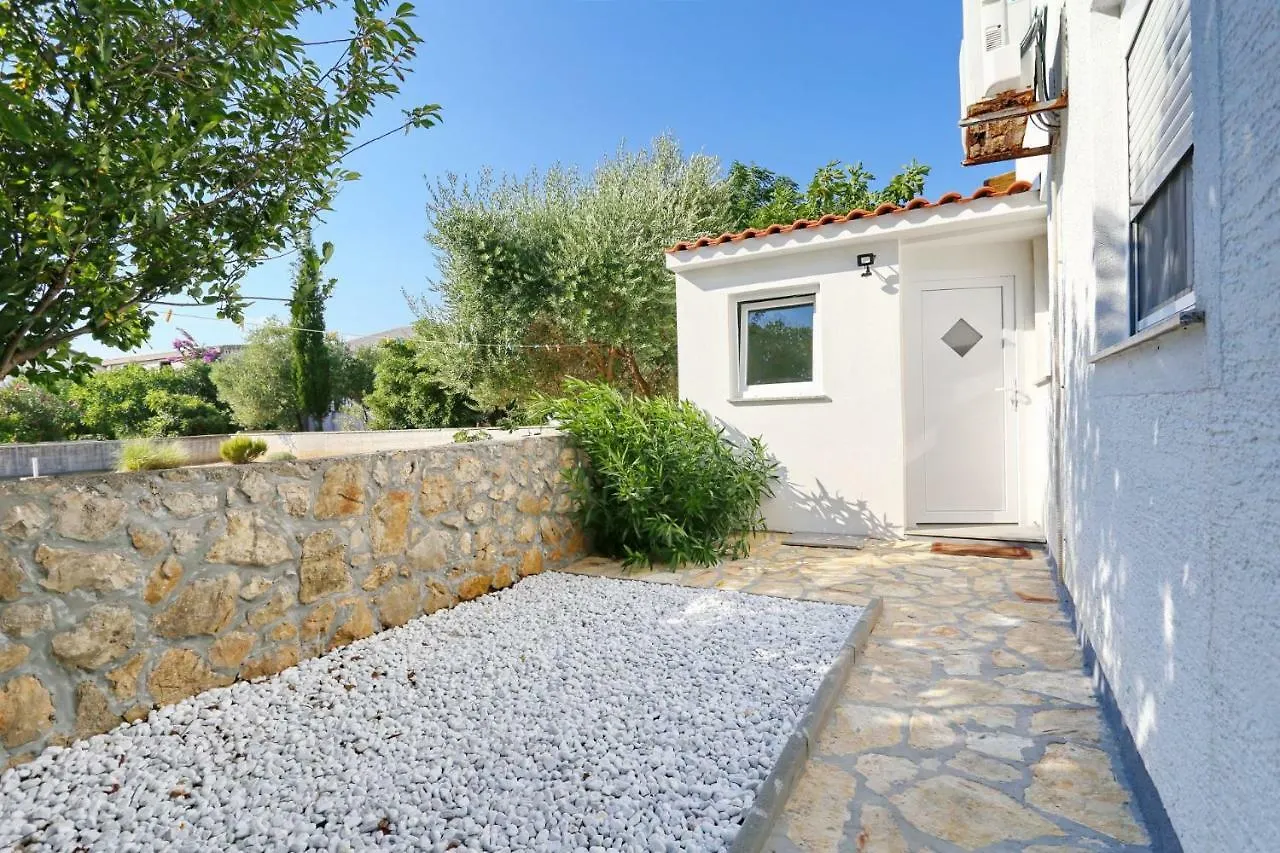 Apartment Villa Neyla Vir