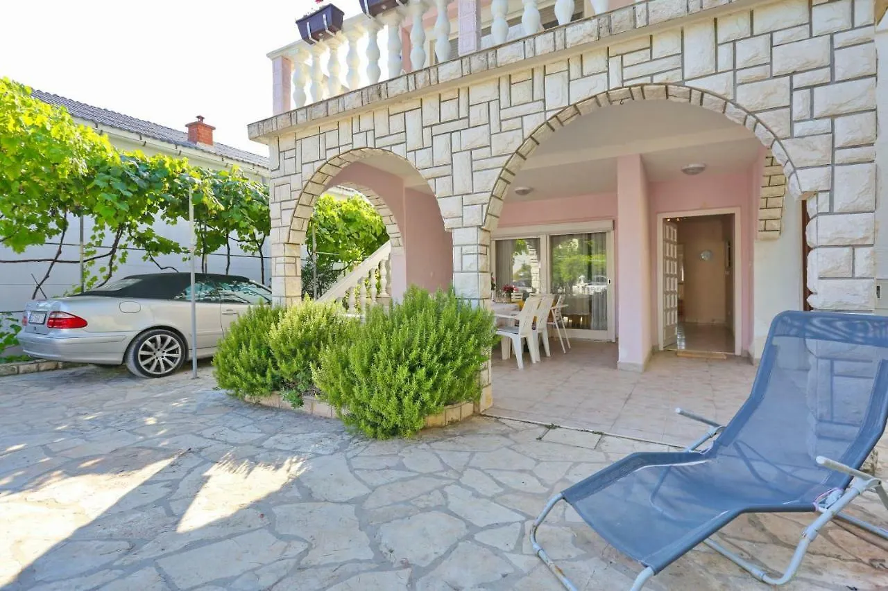 Apartment Villa Neyla Vir Croatia