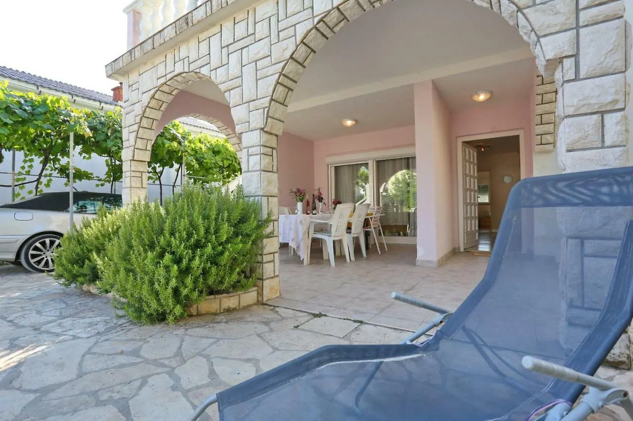 Villa Neyla Vir