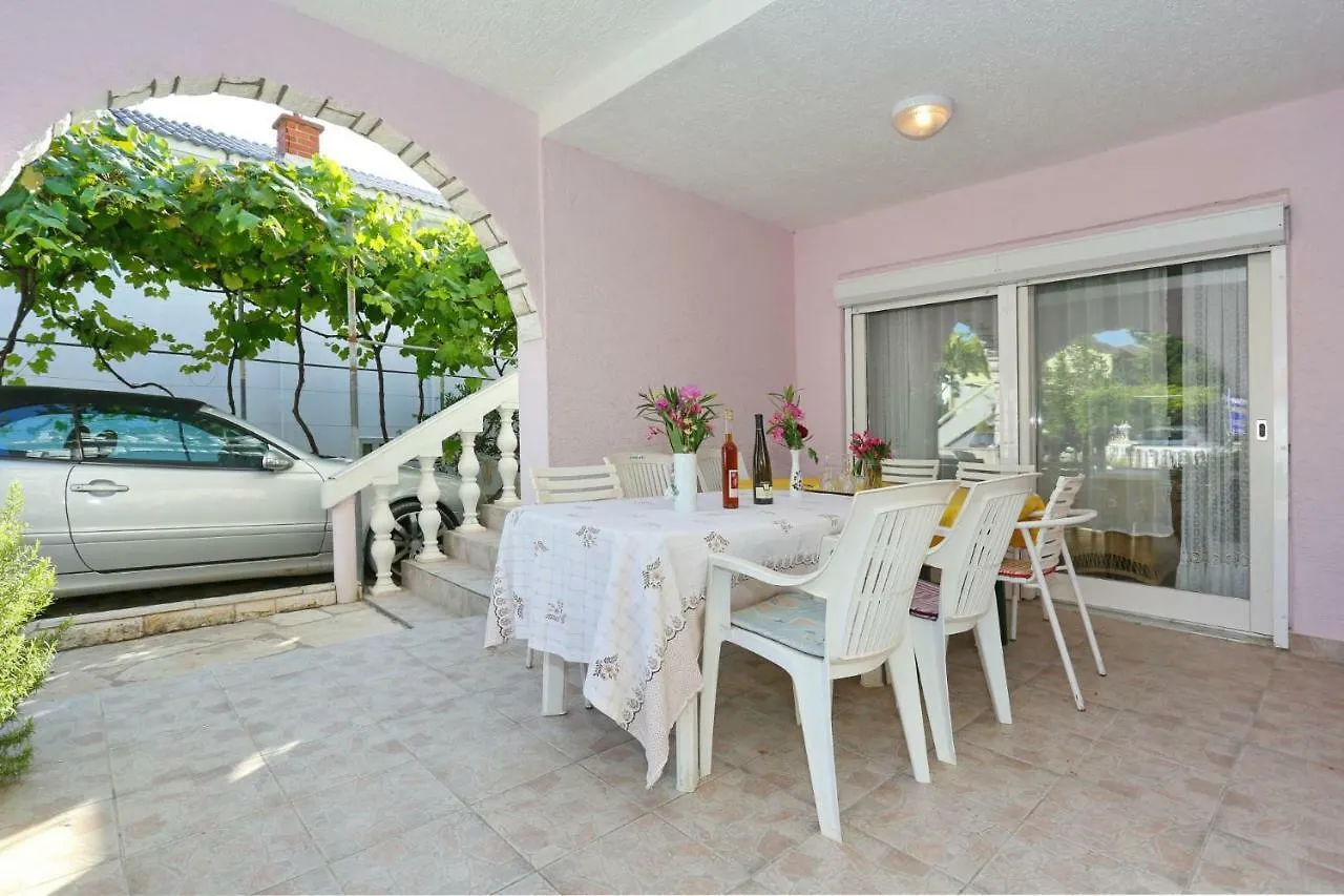 Apartment Villa Neyla Vir