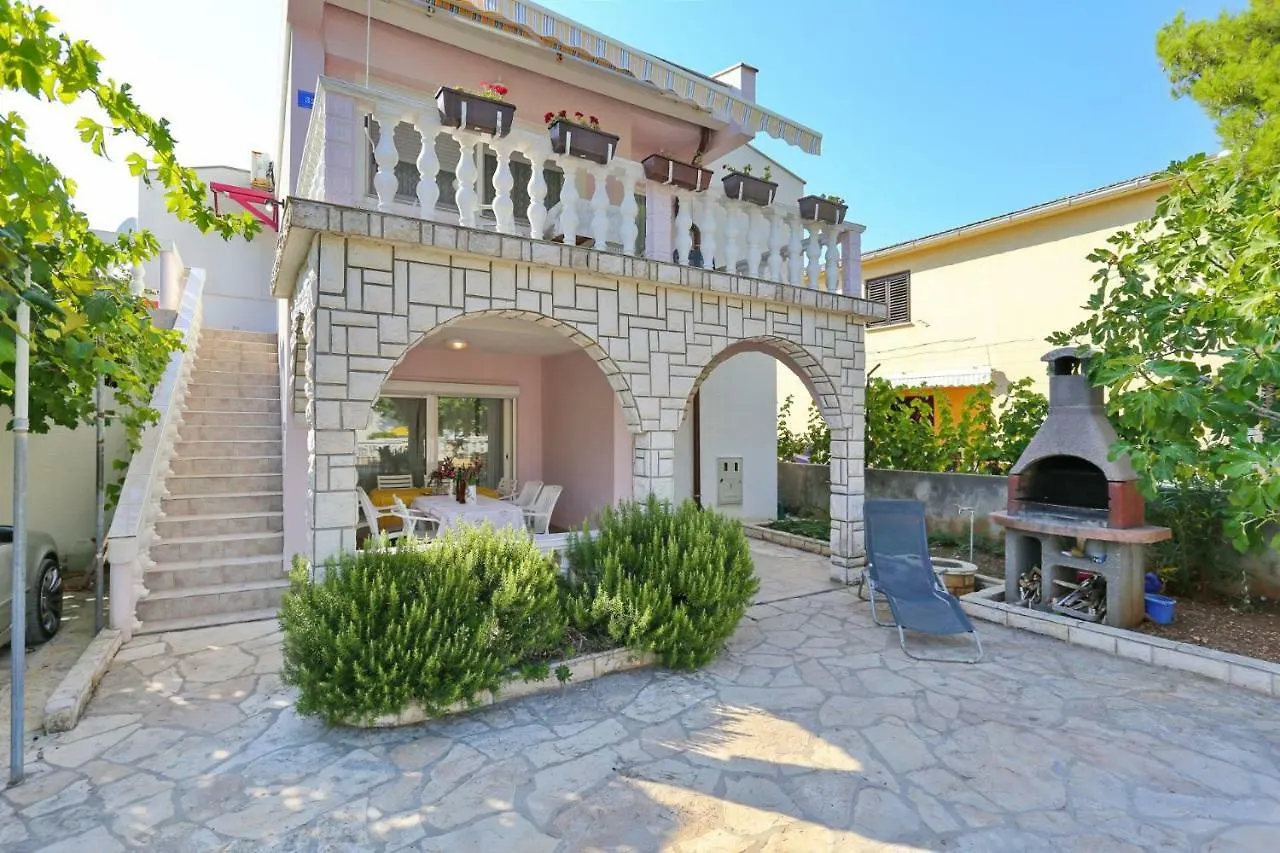 Villa Neyla Vir Apartment